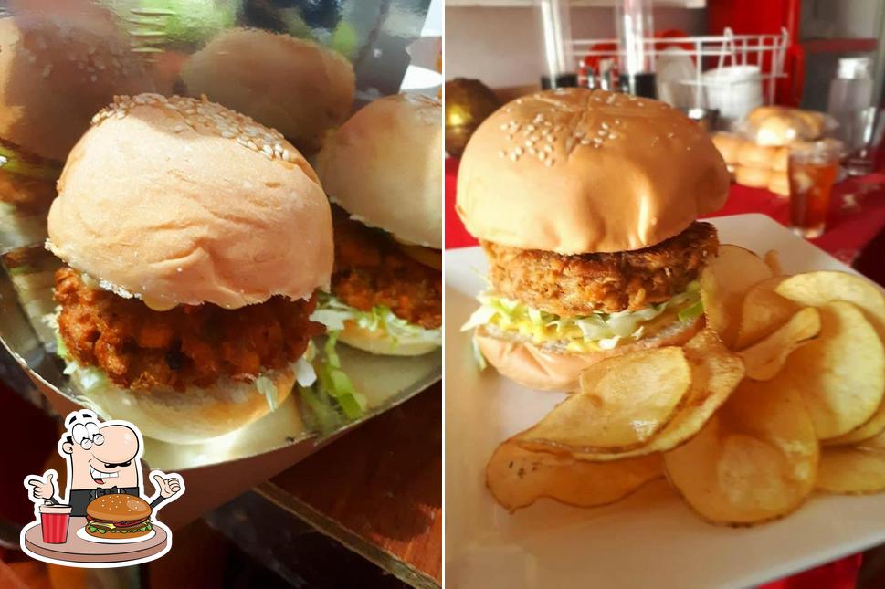 Prueba una hamburguesa en Kabutengueño Cuisine Tanauan