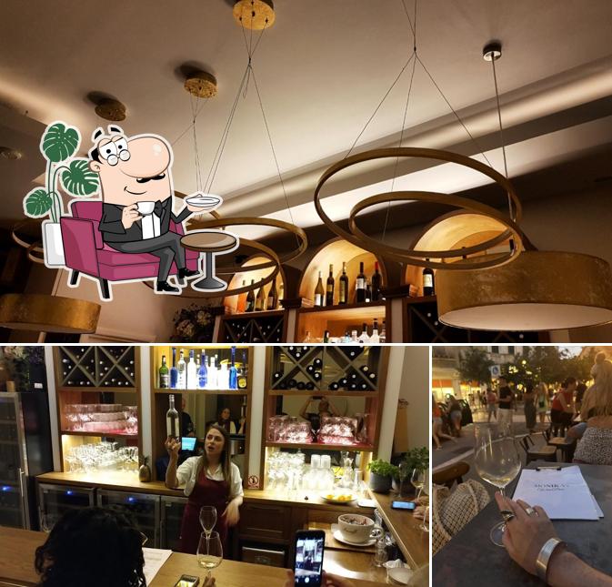 Dai un’occhiata alla foto che raffigura la interni e bevanda di MoNIKa's Wine Bar