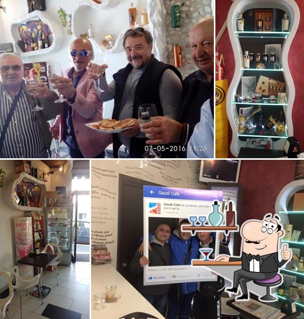 Dai un'occhiata agli interni di Gaudí Cafè