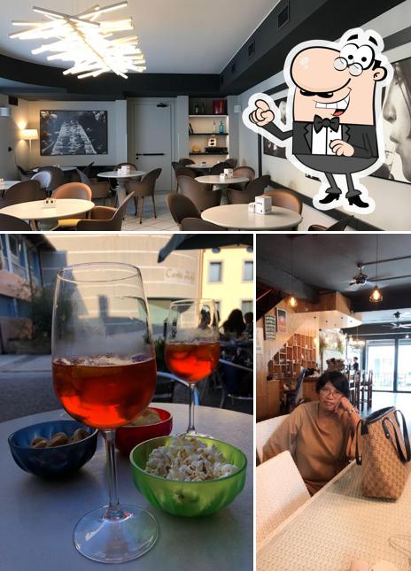 Siediti a un tavolo di Caffè Pablo