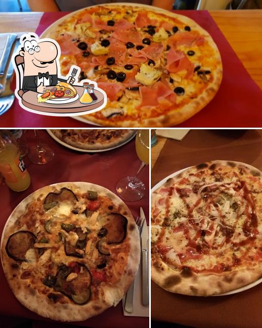 Get pizza at Restaurant Più