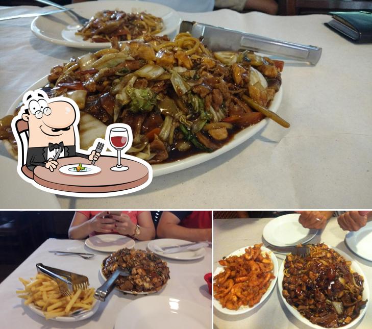 Comida em Restaurante China Dragon