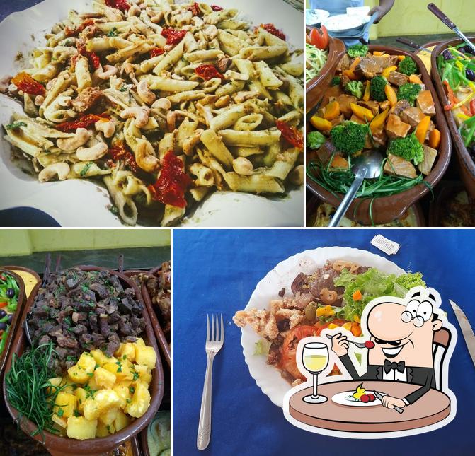 Comida em Restaurante Lá em Casa