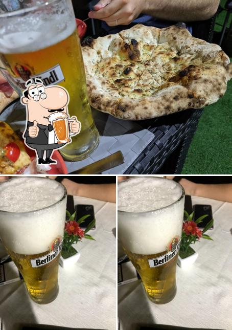 Puoi prenderti un rinfrescante bicchiere di birra chiara o scura