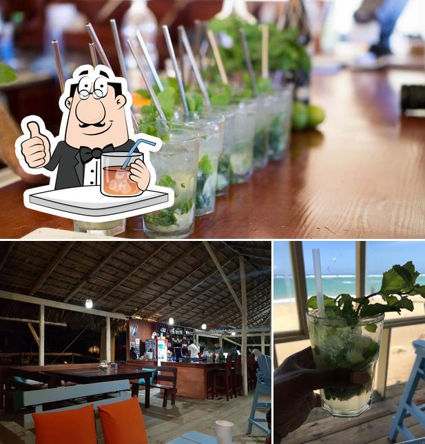 Это фотография, где изображены напитки и барная стойка в Mesa Taina Restaurant- Kite Beach Hotel