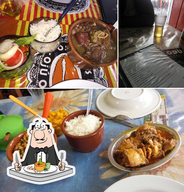 Entre diferentes coisas, comida e cerveja podem ser encontrados no Alaíde do Feijão