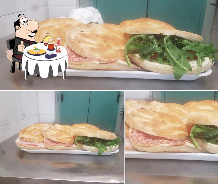 Prova un hamburger a Pizzeria Reddy