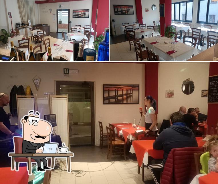 Gli interni di Dal bizzo ristopub pizzeria