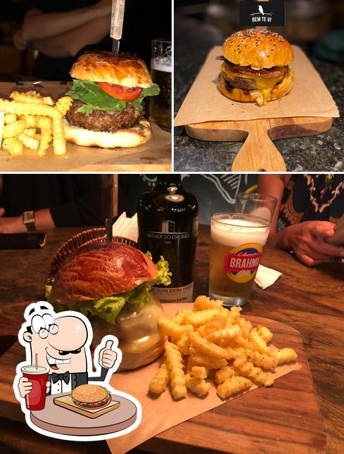 Get a burger at Pizzaria Bem Te Vi