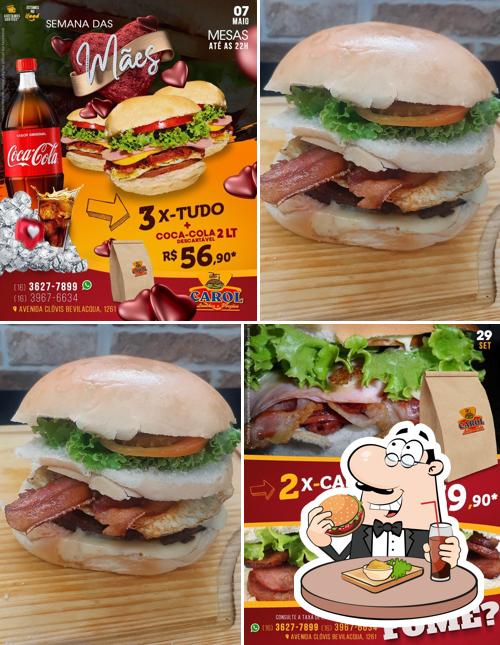 Deguste um dos hambúrgueres servidos no CAROL LANCHES E PORÇÕES JARDIM PAULISTANO