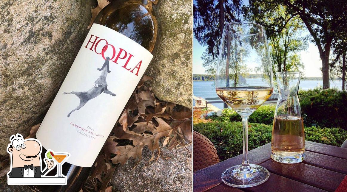 Попробуйте напиток в "Hoopla Wines"