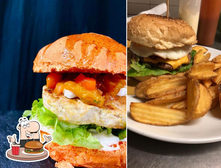 Tómate una hamburguesa en Time Off - Bar & Pub San Marino