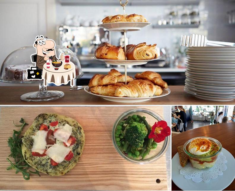 Smilla Café si caratterizza per la cibo e tavolo da pranzo