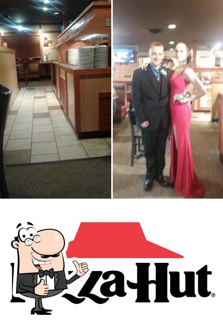 Look at the picture of Pizza Hut