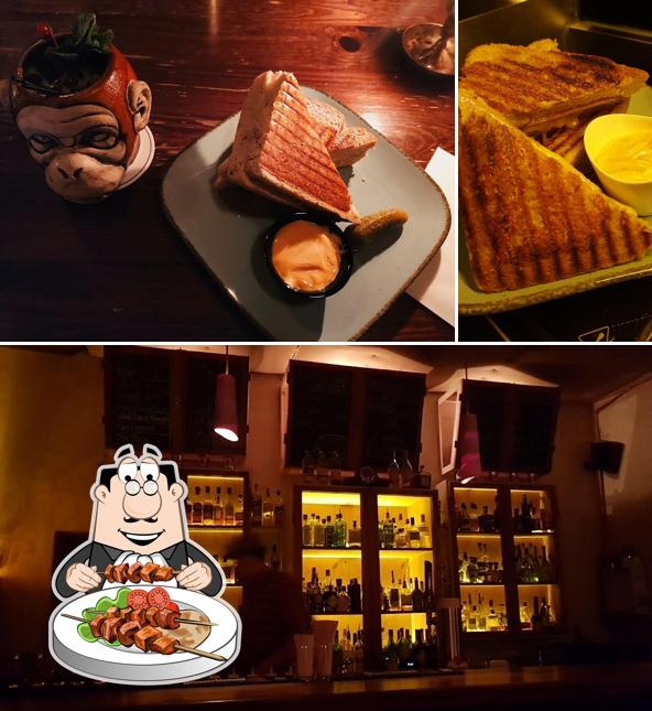 La photo de la nourriture et comptoir de bar de George R’s