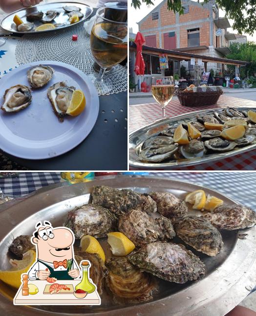 Scegli tra i molti prodotti di cucina di mare offerti a Oyster Bar Bebek