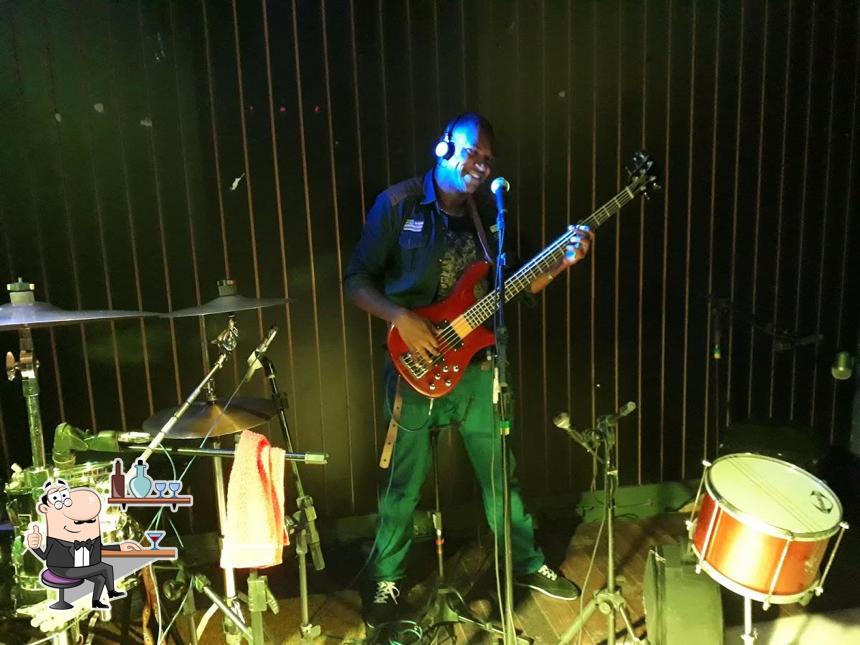 O interior do Bless Music Club