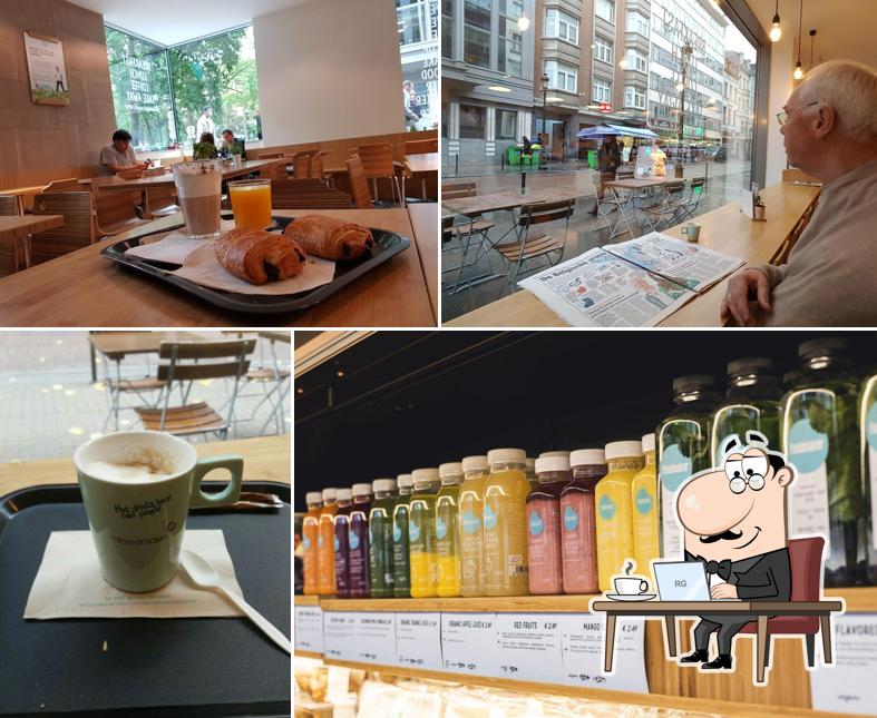 Installez-vous à l'une des tables de Foodmaker Square