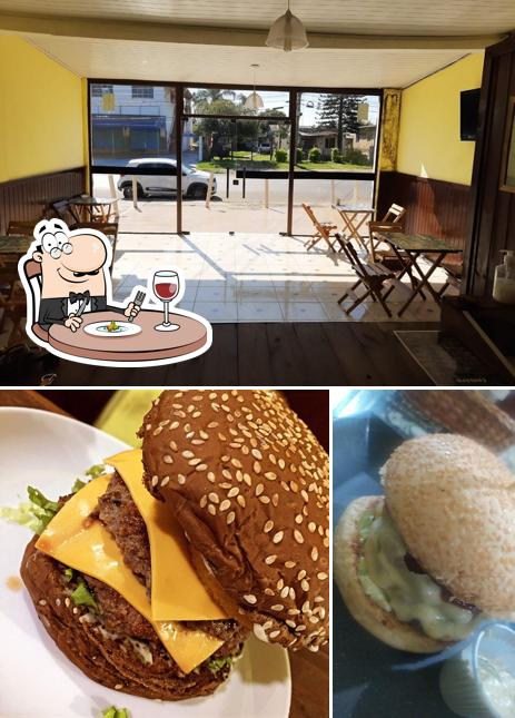 Confira a imagem ilustrando comida e interior no Figth Burguer e Açai