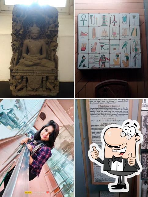 Look at the photo of Indian Museum Canteen