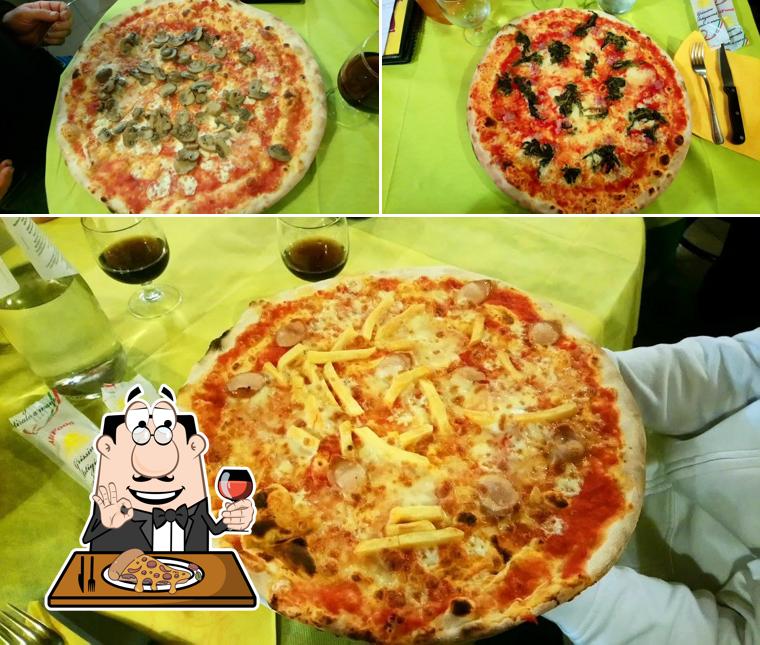 A Pizzeria La Baita, puoi goderti una bella pizza