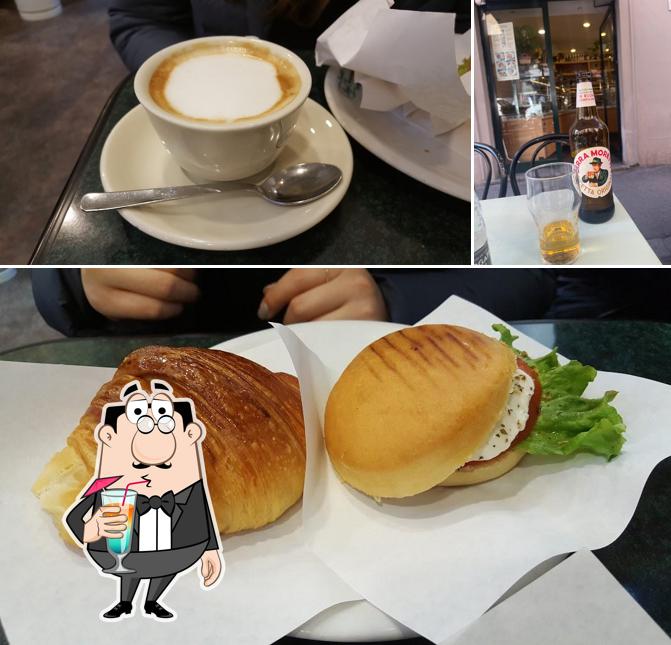 Посмотрите на этот снимок, где видны напитки и еда в Caffè Degl'Innocenti