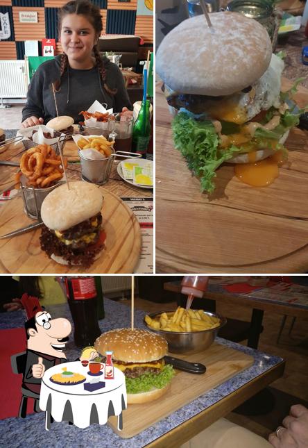 Essayez l'un des hamburgers offert par Pizza & Burger House