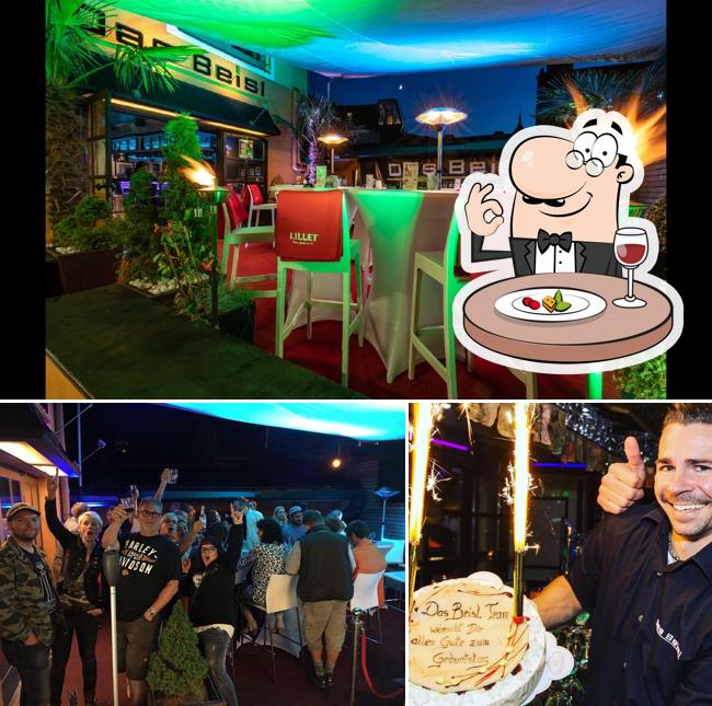 Посмотрите на эту фотографию, где видны еда и внешнее оформление в The Beisl - the karaoke bar in Schladming
