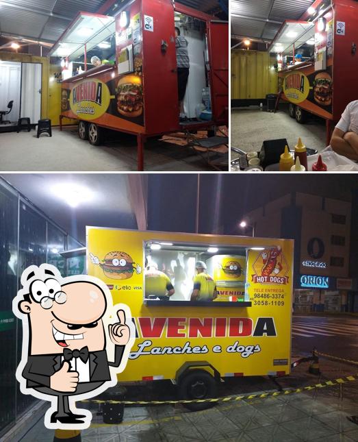Look at the pic of Avenida Lanches