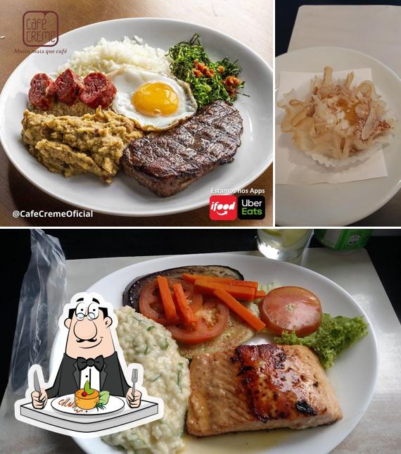 Comida em Café Creme