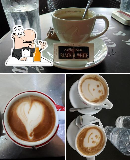 Goditi un drink a Caffe Bar Black