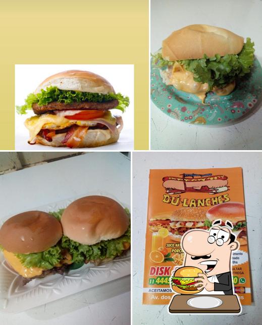 Delicie-se com um hambúrguer no Du Lanches Caieiras