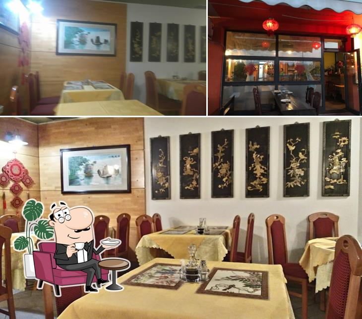The interior of Kitajska restavracija Cesarska hiša