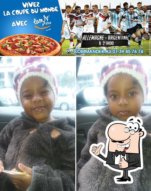 Regarder cette photo de Family Pizza