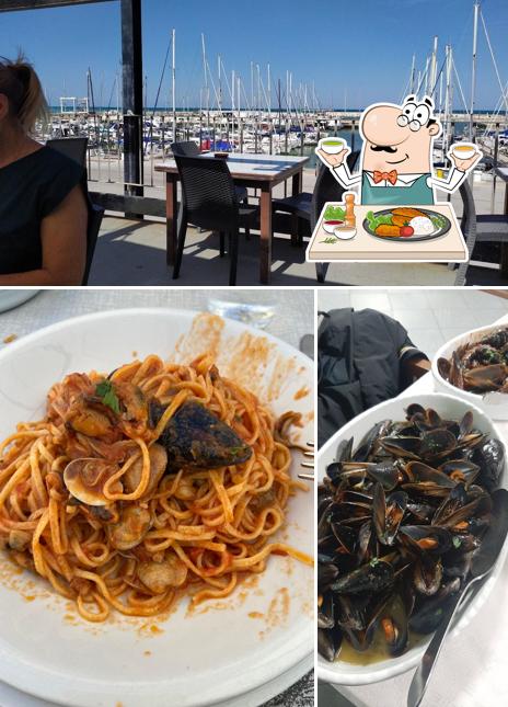 Guarda la immagine che raffigura la cibo e interni di Ristorante Club Nautico