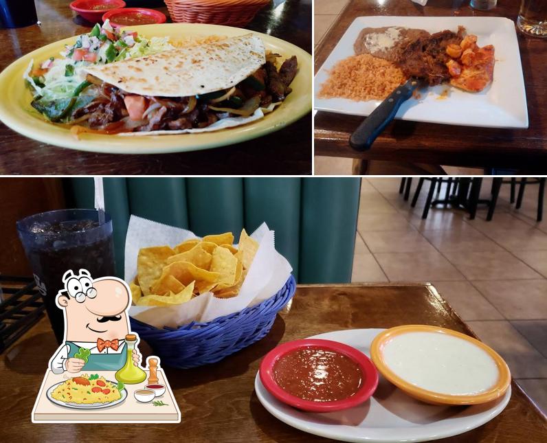 Еда и столики в Rio Grande Mexican Grill & Cantina