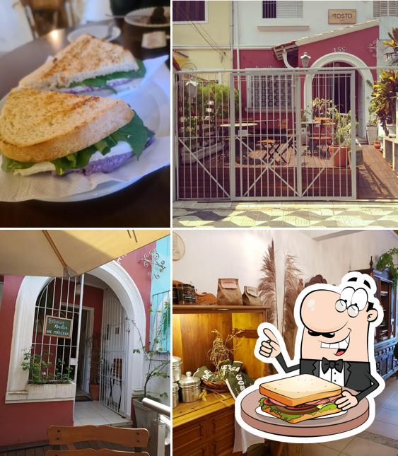 Peça um sanduíche no Tosto Café
