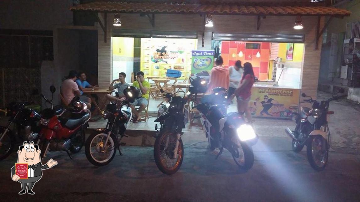 Look at the photo of De Sá Lanches