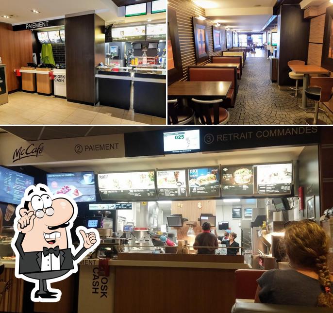 Siediti a un tavolo di McDonald’s