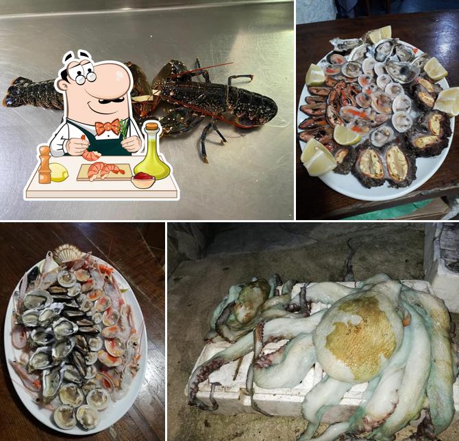 Ordina tra i molti prodotti di cucina di mare offerti a Ristorante La Grotta delle Rondini