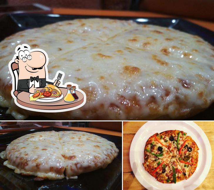 Try out pizza at Cozy Cafe