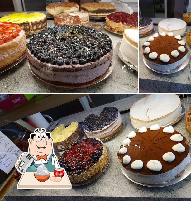 Markt-Café bietet eine Vielfalt von Desserts 