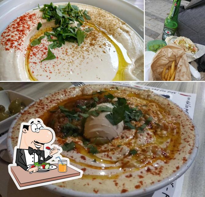 La photo de la nourriture et bière de Hummus Givatayim’s