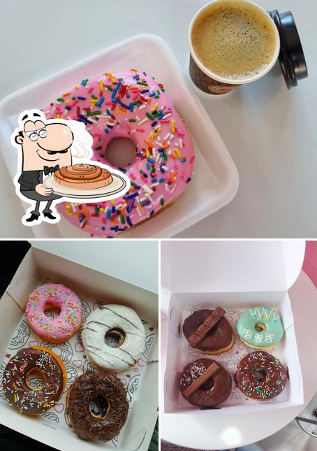 Look at the picture of Mundo dos Donuts