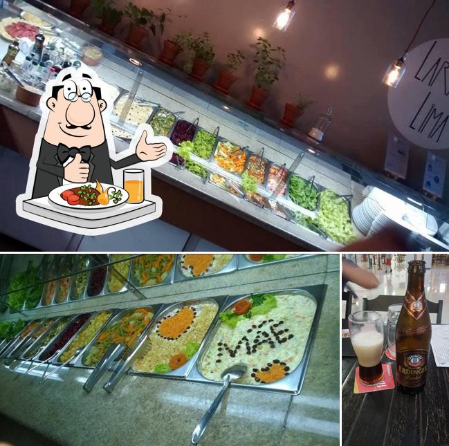 A imagem da comida e cerveja a Restaurante Laranja Lima