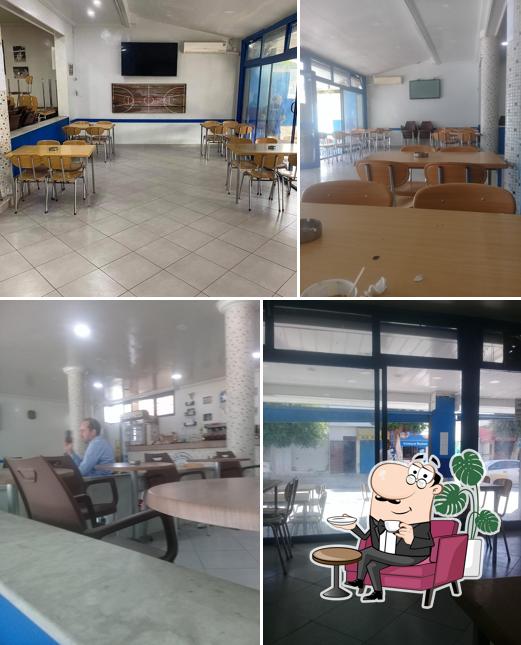 Découvrez l'intérieur de Café Basket