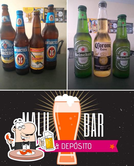 Desfute uma tulipa de cerveja leve ou escura