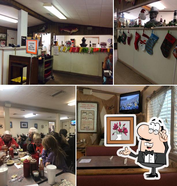 Lighthouse Restaurant, 12495 Padgett Switch Rd in Bayou La Batre