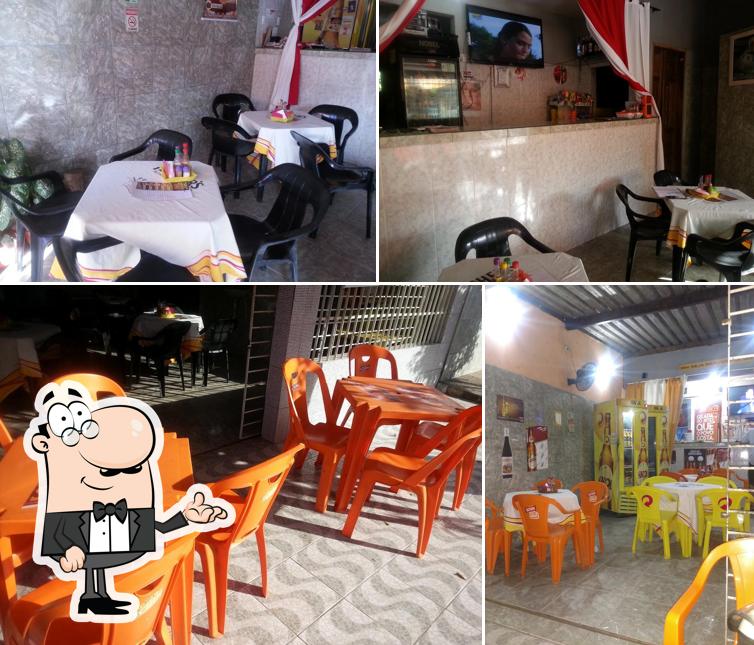 Entre diversos coisas, interior e mesa de jantar podem ser encontrados no Bar de Edilene