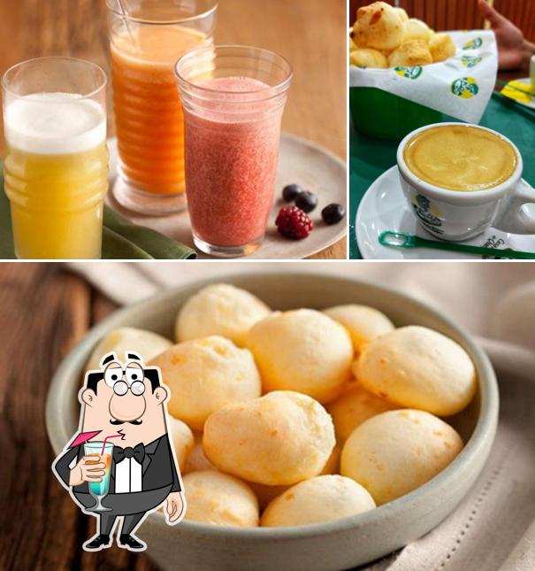 O Casa do Pão de Queijo se destaca pelo bebida e comida